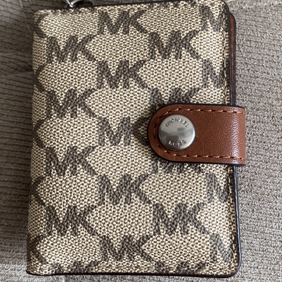 BRAND NEW⚡️ Micheal Kors Jet Set Travel ID Card Keychain - Picture 5 of 6